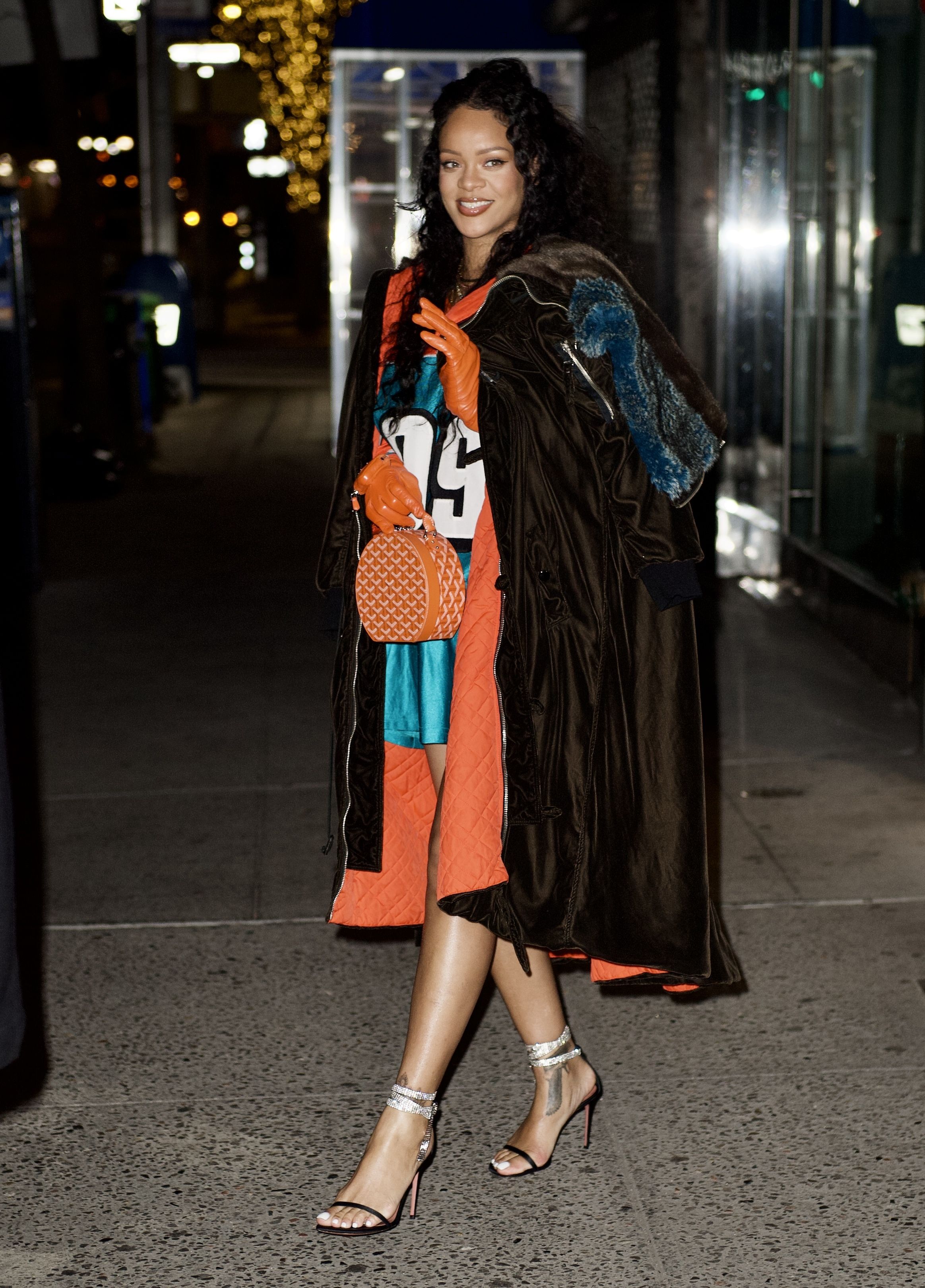 indsigelse Ritual konkurrenter See Rihanna Style an Oversized Jersey as a Dress