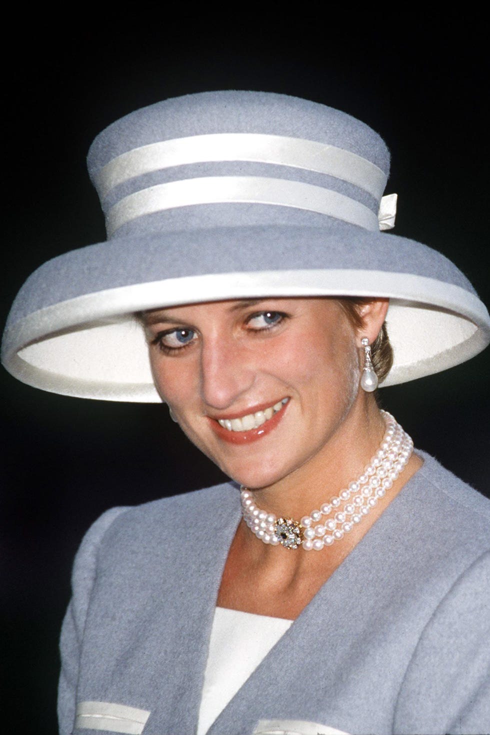 Hat, Clothing, Fashion accessory, Headgear, Fedora, Sun hat, Jewellery, Smile, Costume accessory, Costume hat, 