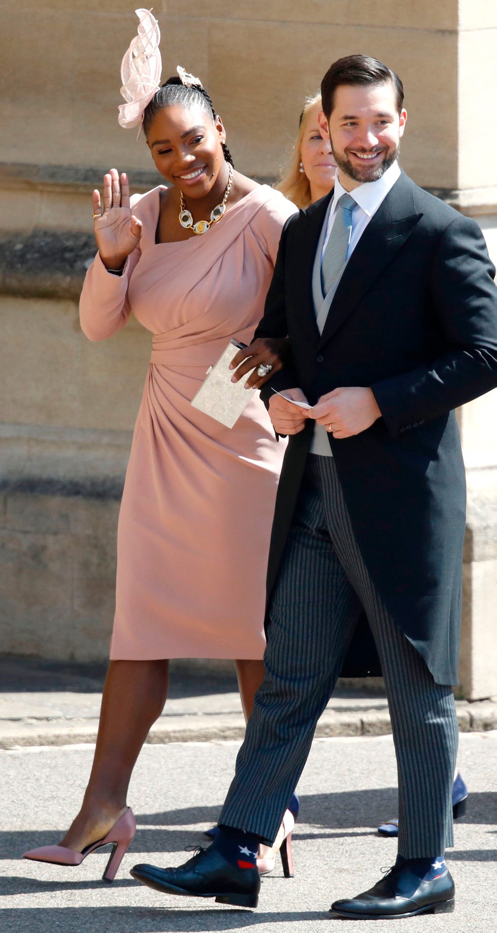 Suit, Clothing, Formal wear, Fashion, Dress, Leg, White-collar worker, Footwear, Gesture, Tuxedo, 