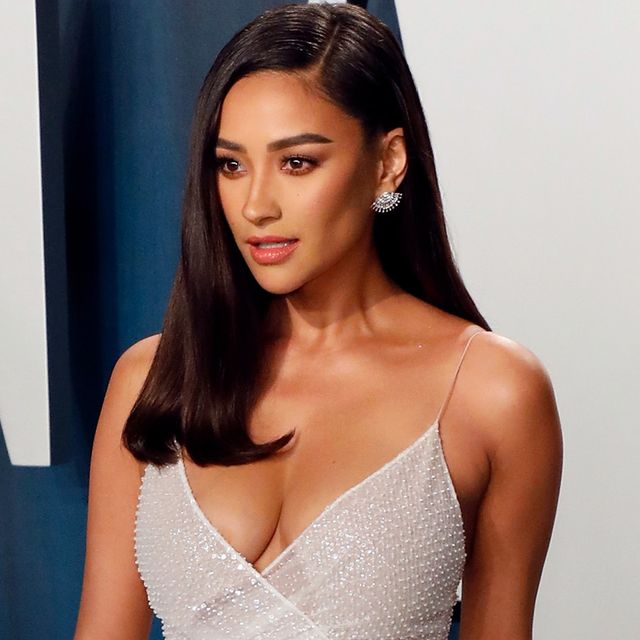 beverly hills, california   february 09 shay mitchell attends the vanity fair oscar party at wallis annenberg center for the performing arts on february 09, 2020 in beverly hills, california photo by taylor hillfilmmagic,