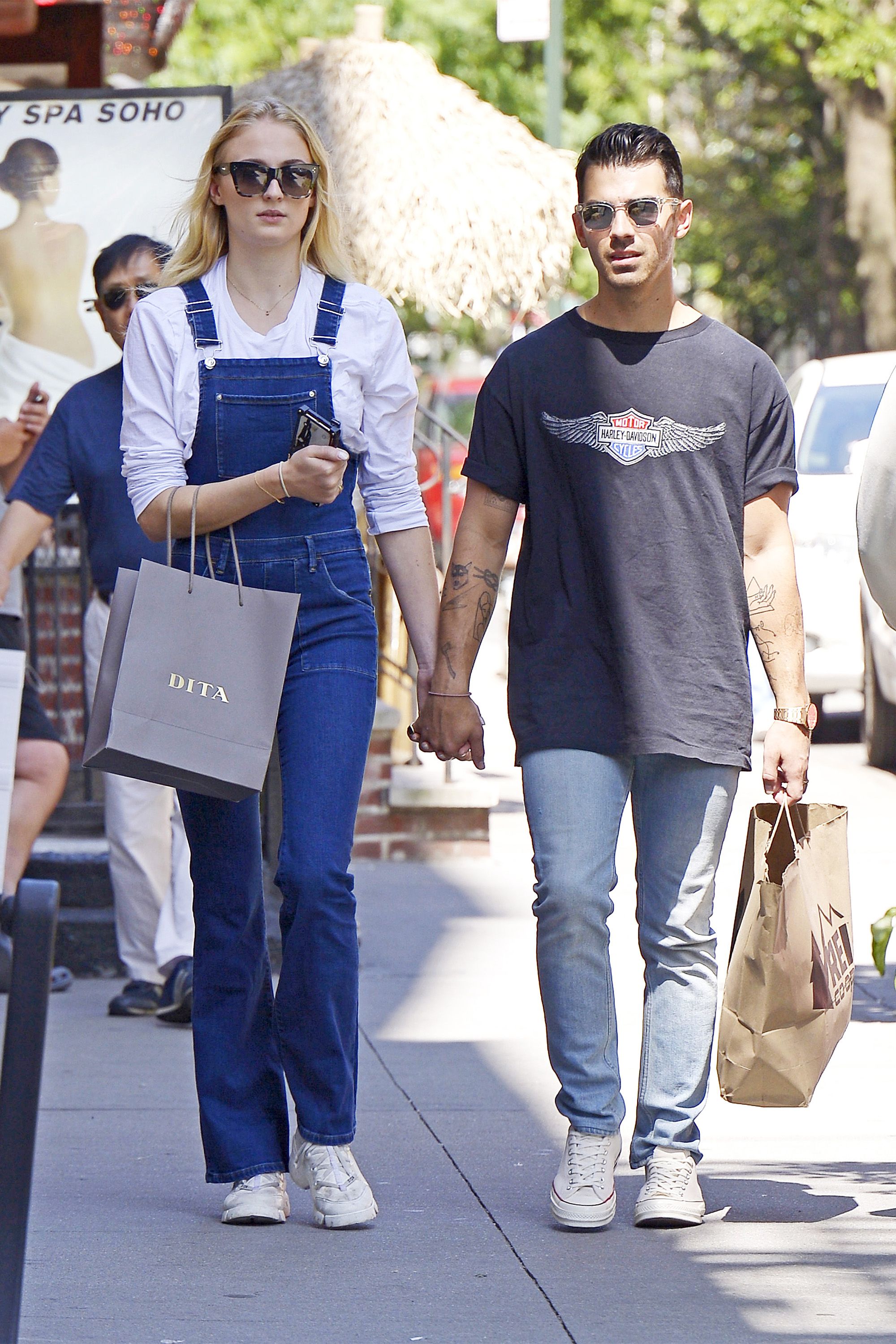 Sophie Turner Makes Mom Jeans Chic on N.Y.C. Stroll amid Joe Jonas Divorce