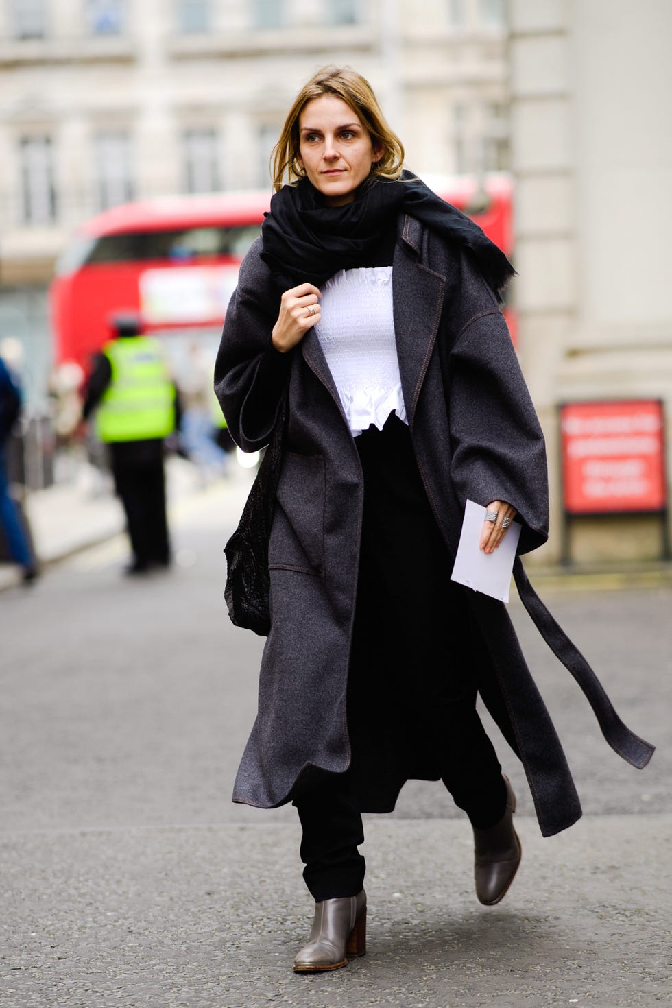 Street fashion, Clothing, Fashion, Outerwear, Snapshot, Footwear, Coat, Mantle, Overcoat, Costume, 