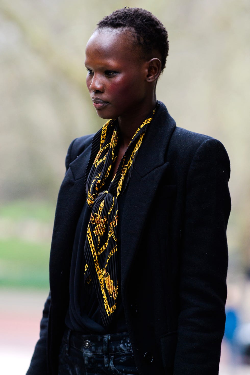 Street fashion, Hairstyle, Fashion, Outerwear, Human, Suit, Photography, Black hair, Jacket, Electric blue, 