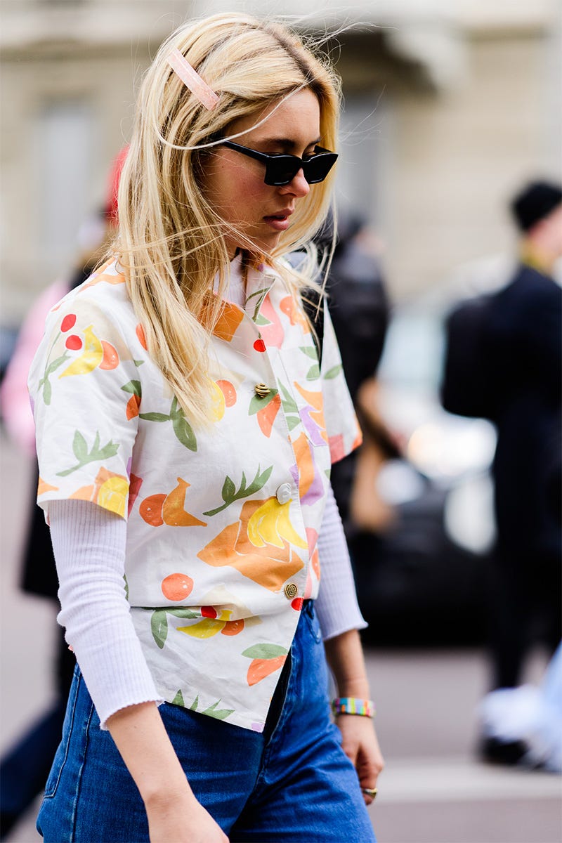 Eyewear, Hair, Sunglasses, Street fashion, Clothing, Fashion, Blond, Yellow, Beauty, Hairstyle, 