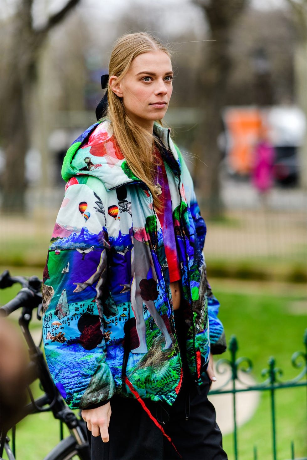 Street fashion, Clothing, Fashion, Scarf, Outerwear, Recreation, Long hair, Style, Hair coloring, Fashion accessory, 