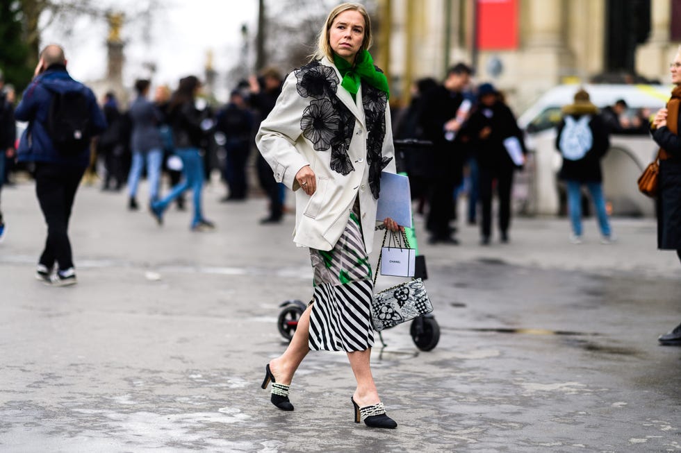 Street fashion, People, Fashion, Street, Snapshot, Footwear, Pedestrian, Human, Outerwear, Urban area, 