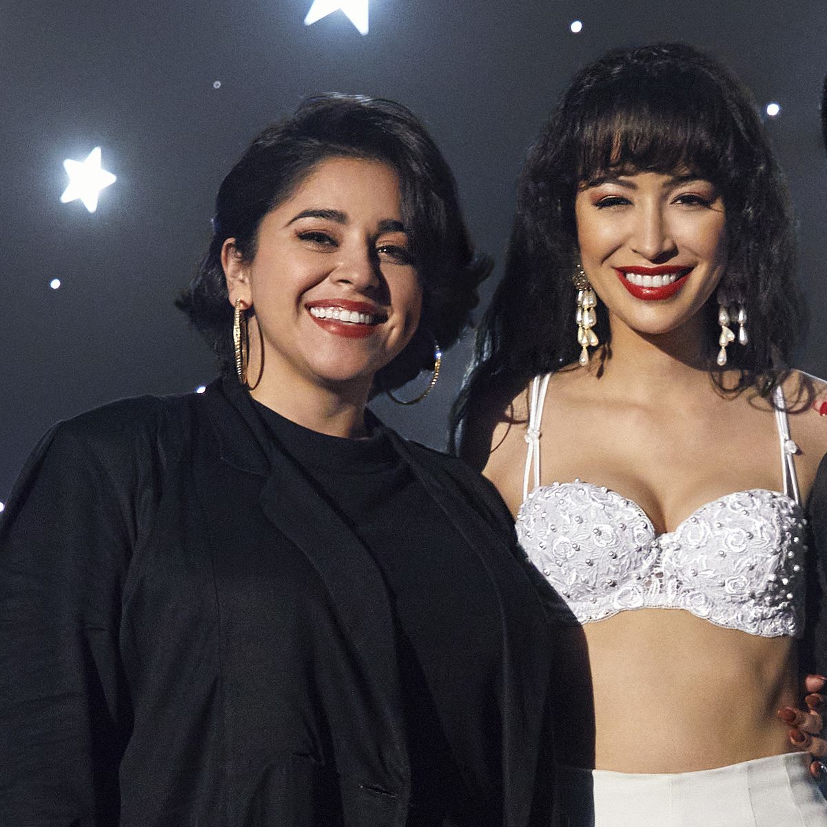 selena the series l to r noemi gonzalez as suzette quintanilla and christian serratos as selena quintanilla and gabriel chavarria as ab quintanilla in trailer of selena the series cr michael lavinenetflix © 2020