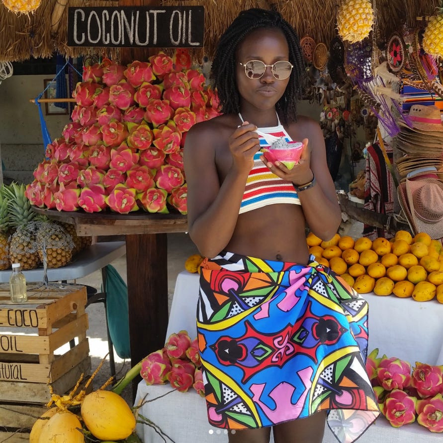 Selling, Natural foods, Fruit, Public space, Pineapple, Market, Plant, Local food, Marketplace, Vegetarian food, 