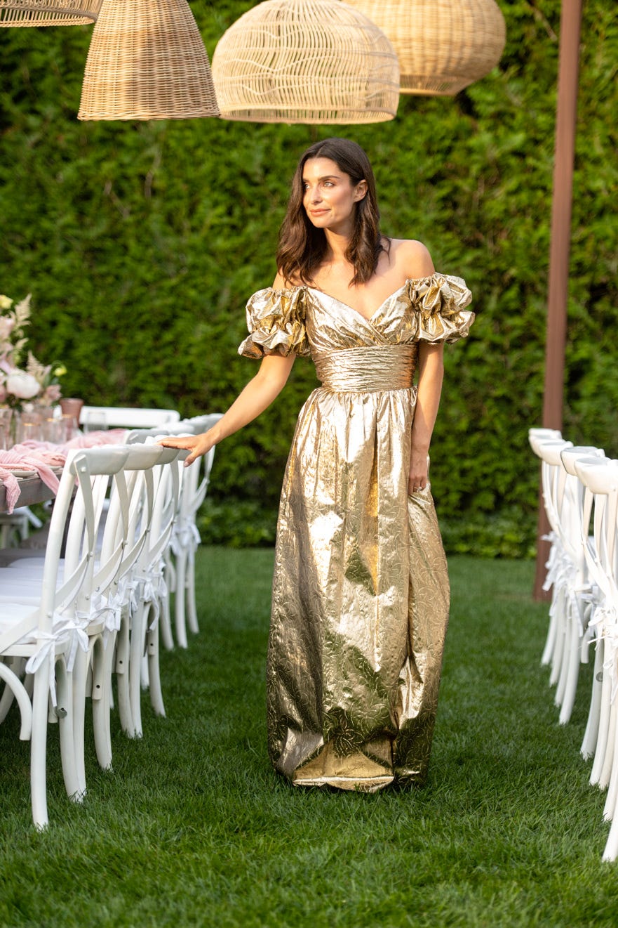 Dress, Clothing, Gown, Beauty, Fashion, Photo shoot, Grass, Tree, Lawn, Photography, 