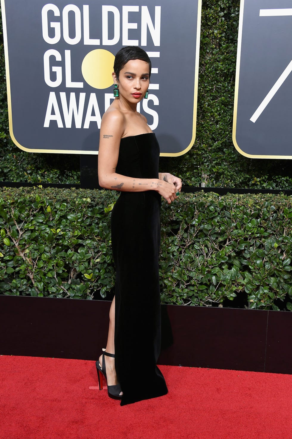 Red carpet, Carpet, Clothing, Dress, Shoulder, Premiere, Fashion, Flooring, Little black dress, Photography, 