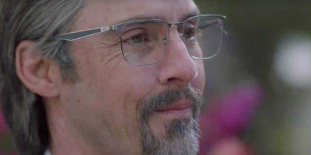 Facial hair, Hair, Face, Beard, Moustache, Nose, Glasses, Forehead, Chin, Eyebrow, 