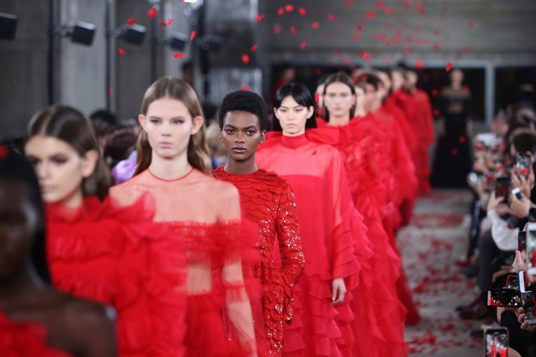 VALENTINO PRE-Fall 2019 Collection: La vie en rouge? – GIANNI VERSAILLES