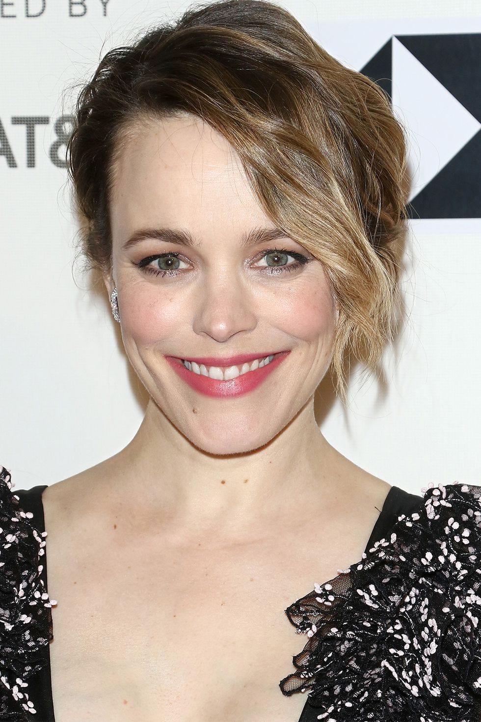 Hair, Face, Hairstyle, Eyebrow, Chin, Blond, Lip, Shoulder, Beauty, Brown hair, 