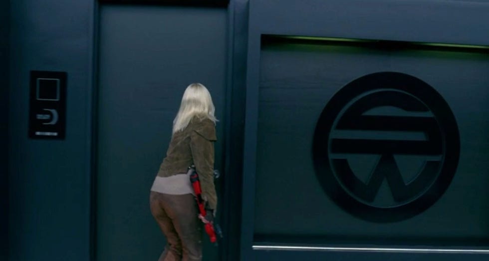 Green, Snapshot, Standing, Blond, Vehicle door, Leg, Photography, Human leg, Door, 