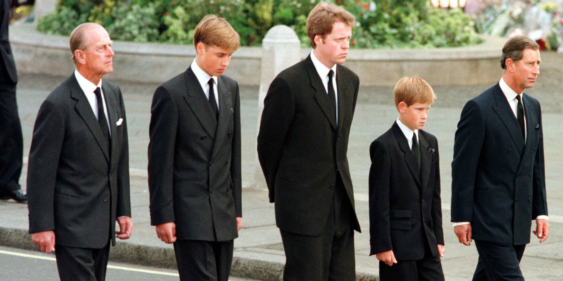 On the anniversary of Princess Diana's death, we look back minute-by-minute  as a shocking day unfolded - and Britain and the world came to terms with  their loss | Daily Mail Online