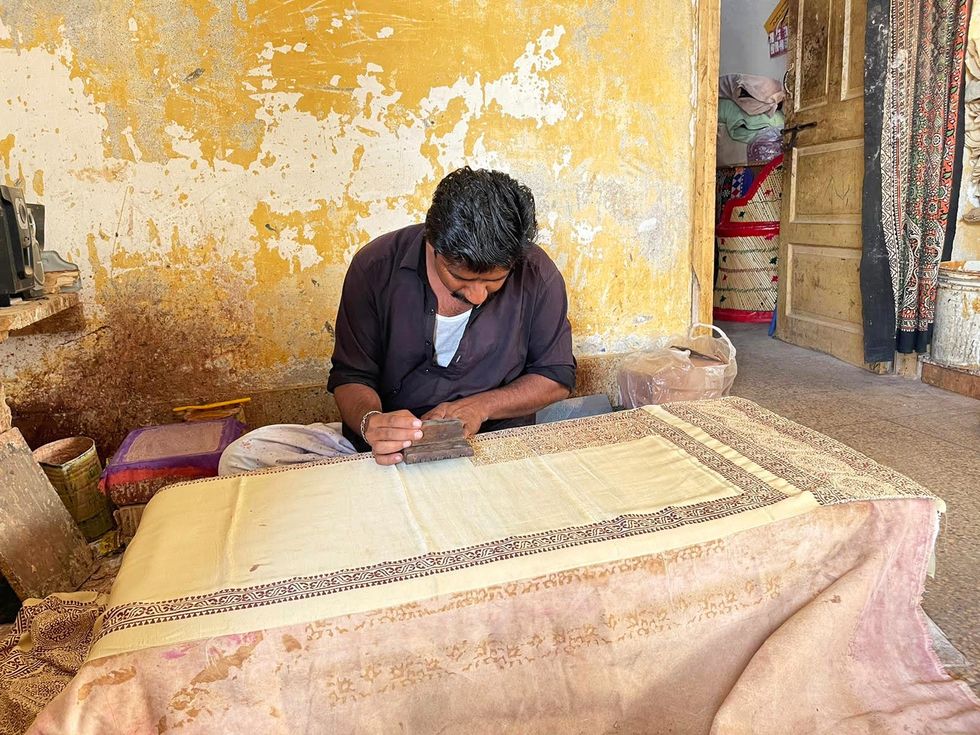 artisan in sind, pakistan photo taken by osman yousefzada artisans block printing for osman yousefzada