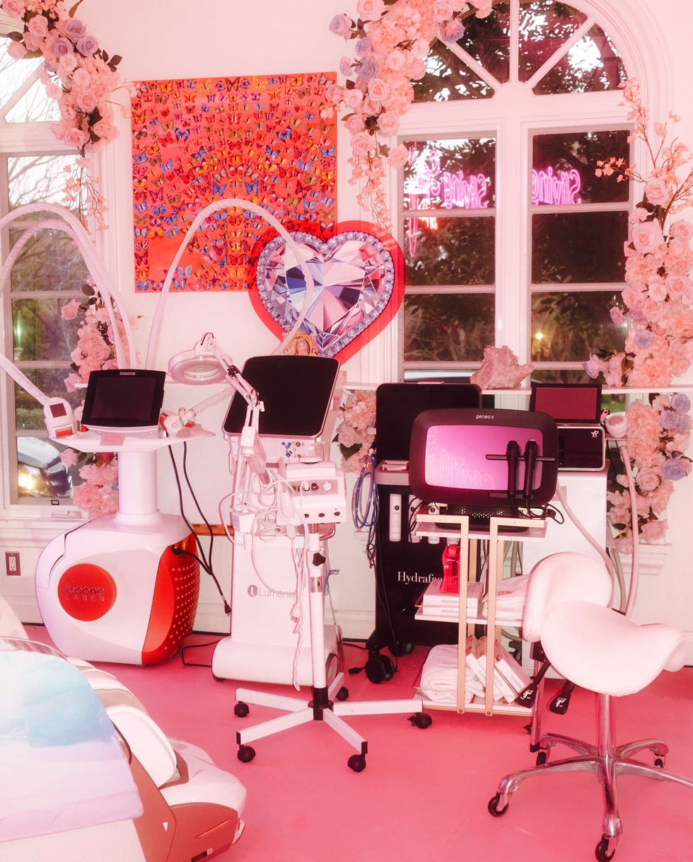 paris hiltons at home beauty spa