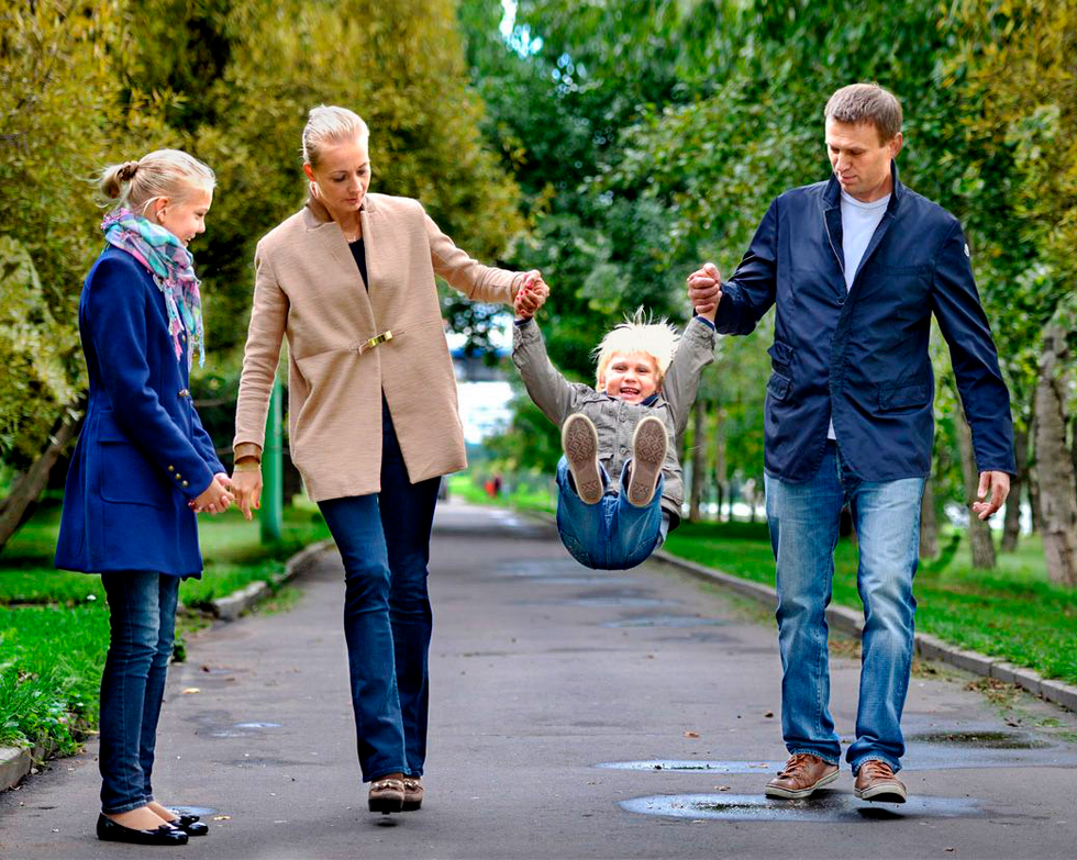 dasha, yulia, zakhar, and alexey in the moscow 850th anniversary park, 2013