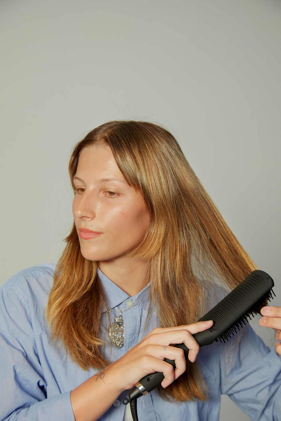 11 Best Hair Straightening Brushes According to Experts