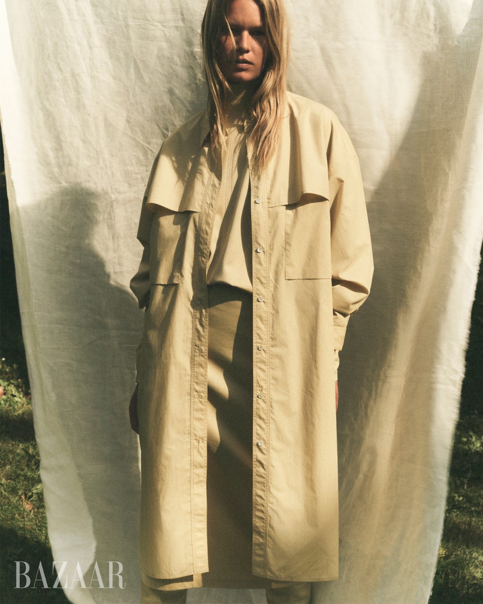 model anna ewers in yellow dresses