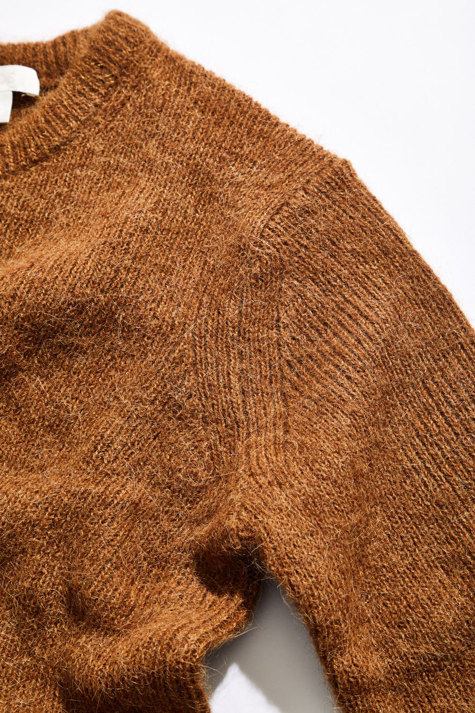 a slanted shoulder seam and a 6040 woolalpaca blend make for a relaxed, cozy pullover﻿