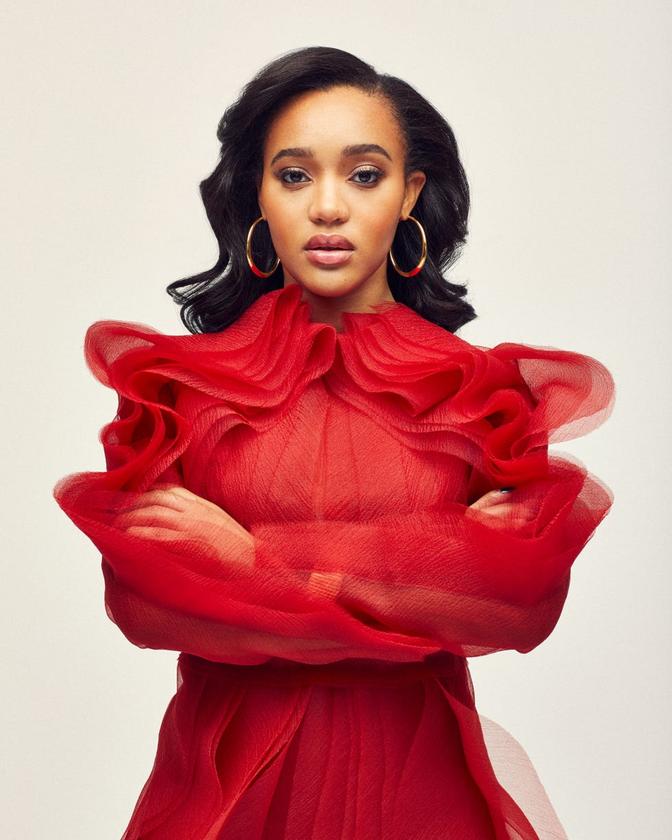 Red, Fashion model, Clothing, Lip, Beauty, Photo shoot, Fashion, Neck, Photography, Outerwear, 