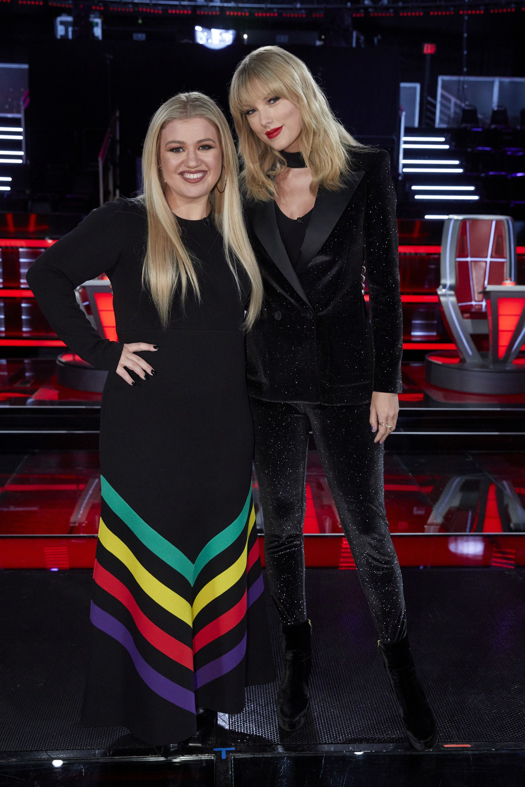 Kelly Clarkson's Best Outfits On 'The Voice'