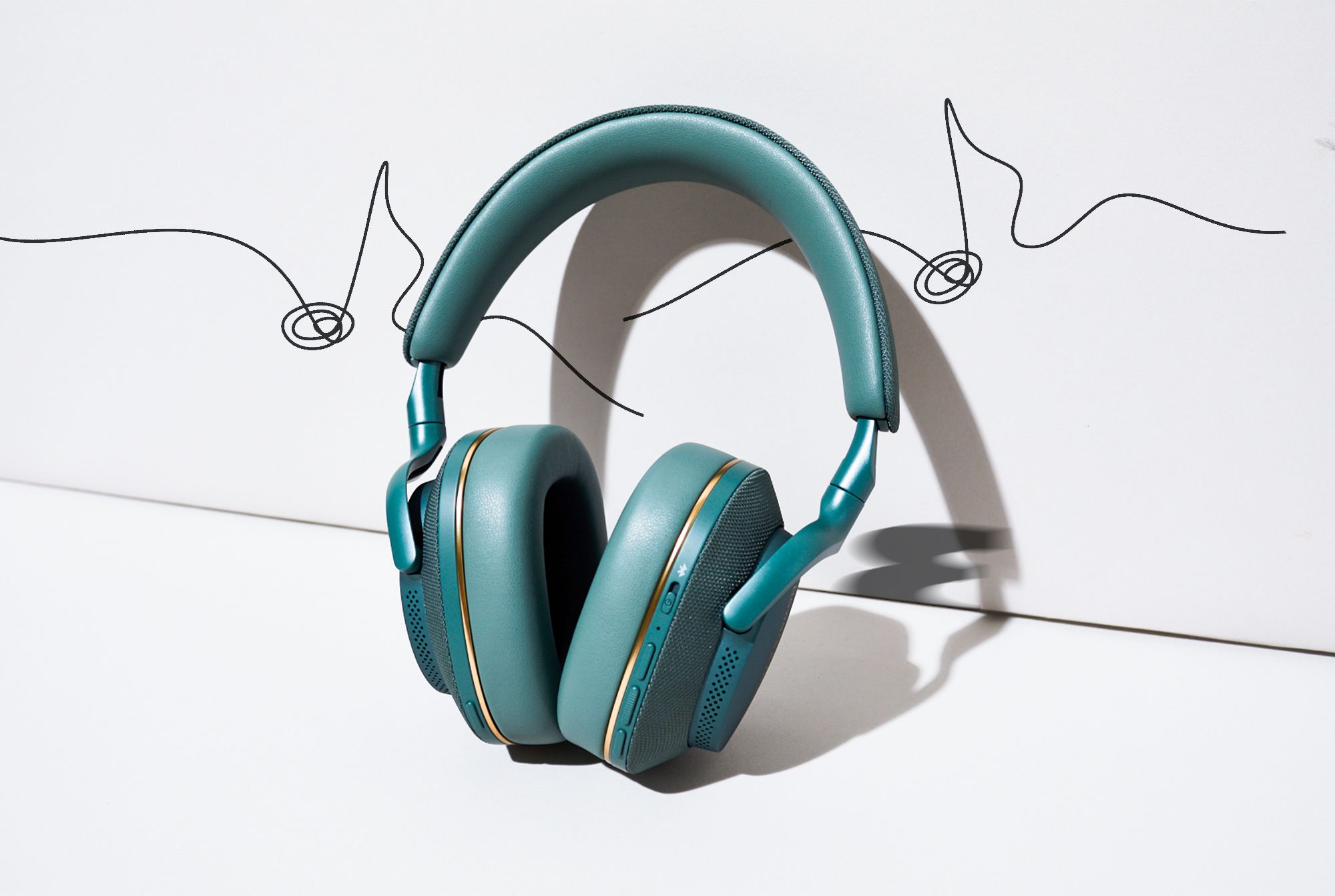 Best Travel Headphones Reviewed by the Esquire Editors