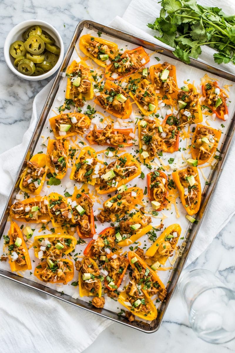 https://hips.hearstapps.com/hmg-prod/images/healthy-chicken-nachos-small-3-65173d91c0189.jpeg?crop=1.00xw:0.836xh;0,0.0398xh&resize=980:*