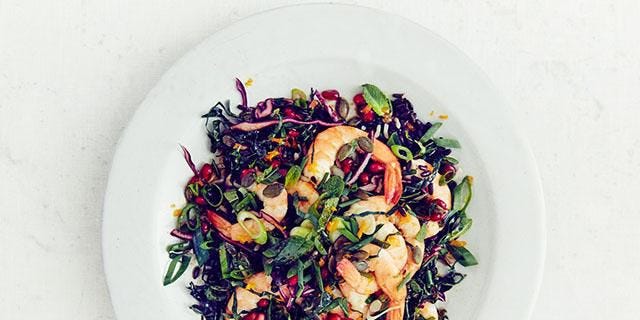 ensalada de gambas y arroz negro