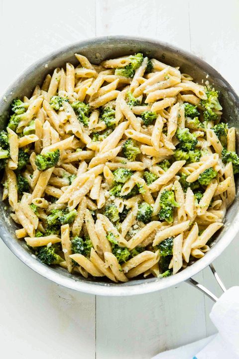 one pot broccoli alfredo pasta in pot