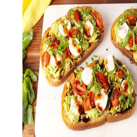 healthybreakfaststoloseweight-capreseavocadotoas healthybreakfaststoloseweight-capreseavocadotoas