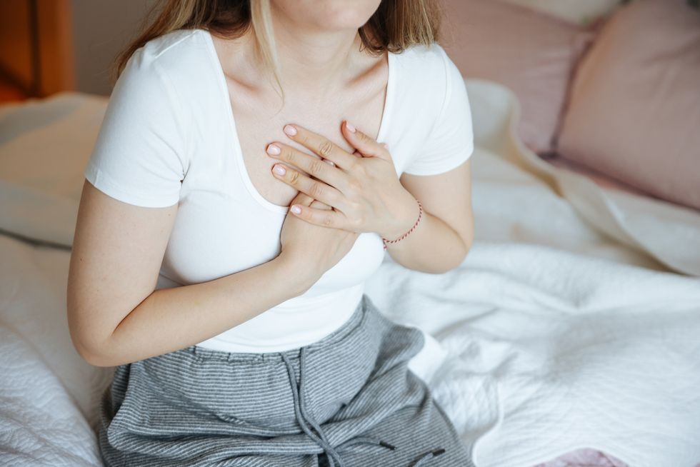 heart attack, women with chest pain suffering at home