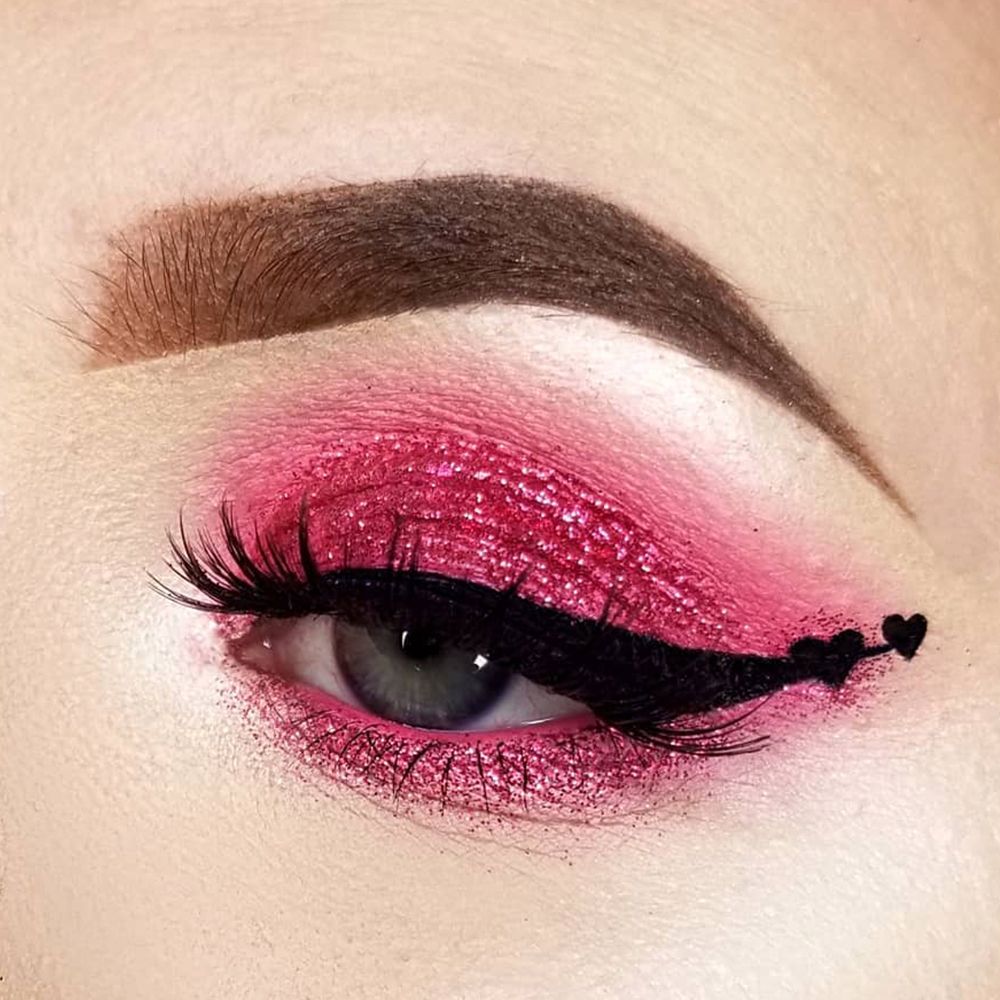 Heart Eyeliner Is the Sweet Day Beauty Trend That Everyone Will Notice