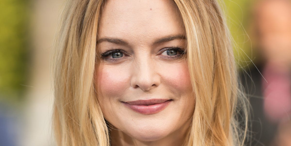 Heather Graham Shows Off Her Toned Arms, Abs In A Bikini In IG Photo