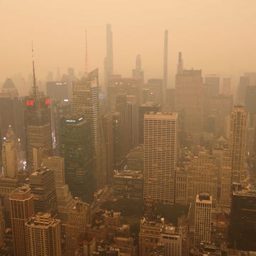 Heavy Smoke Shrouds Midtown Manhattan in New York City heavy smoke shrouds midtown manhattan in new york city
