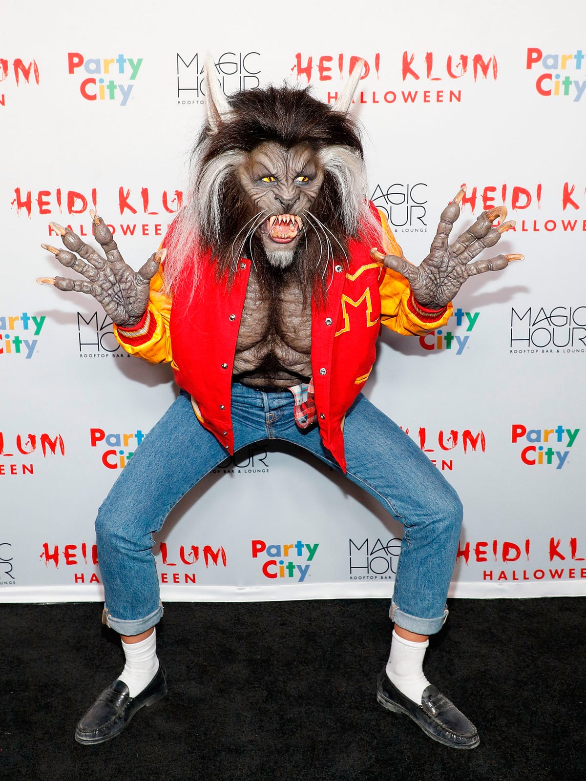 Heidi Klum dresses up as Michael Jackson's Thriller werewolf for epic  Halloween costume