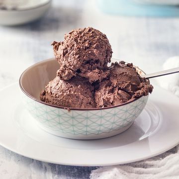 bolas de helado de chocolate