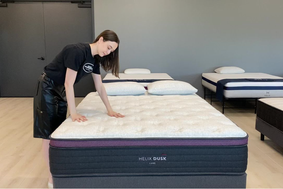 helix mattress review - good housekeeping testing the helix dusk luxe mattress an analyst touches the helix dusk luxe