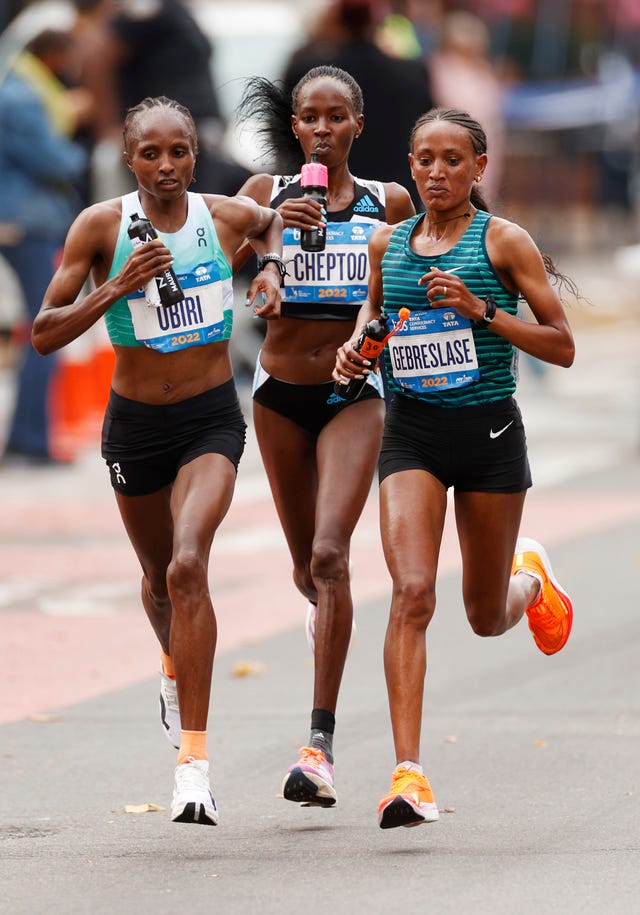 hellen obiri, viola cheptoo y gotytom gebreslase lideran el maratón de nueva york 2022