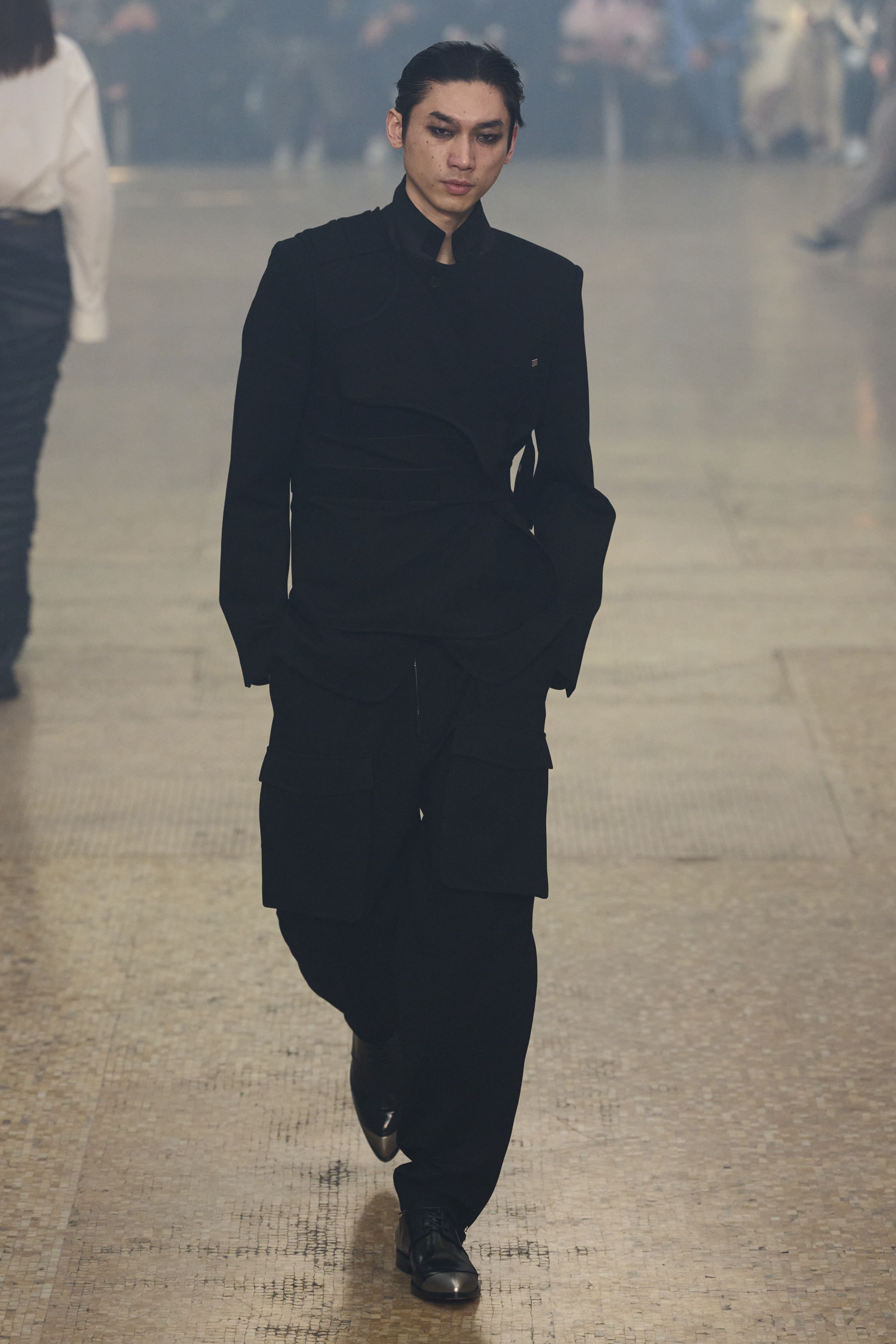 ヘルムートラング　ポンチョ ヘルムート ラング（HELMUT LANG）2024-25秋冬コレクション