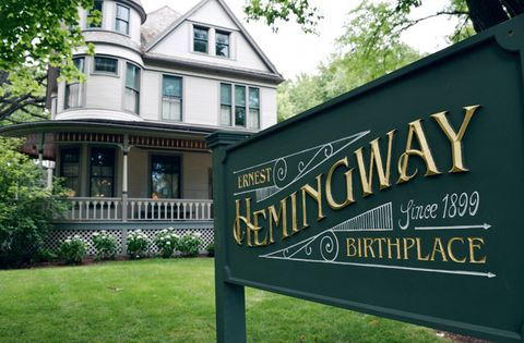 ernest hemingway's birthplace home museum in oak park illinois