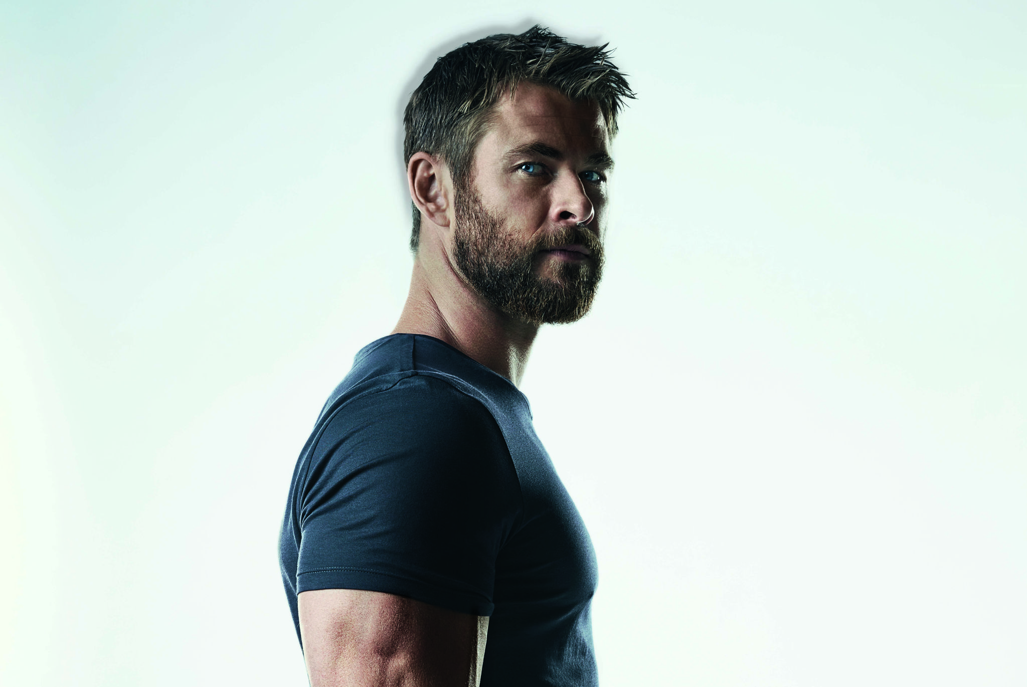 Shoulder, T-shirt, Standing, Clothing, Arm, Blue, Neck, Elbow, Sleeve, Facial hair, 