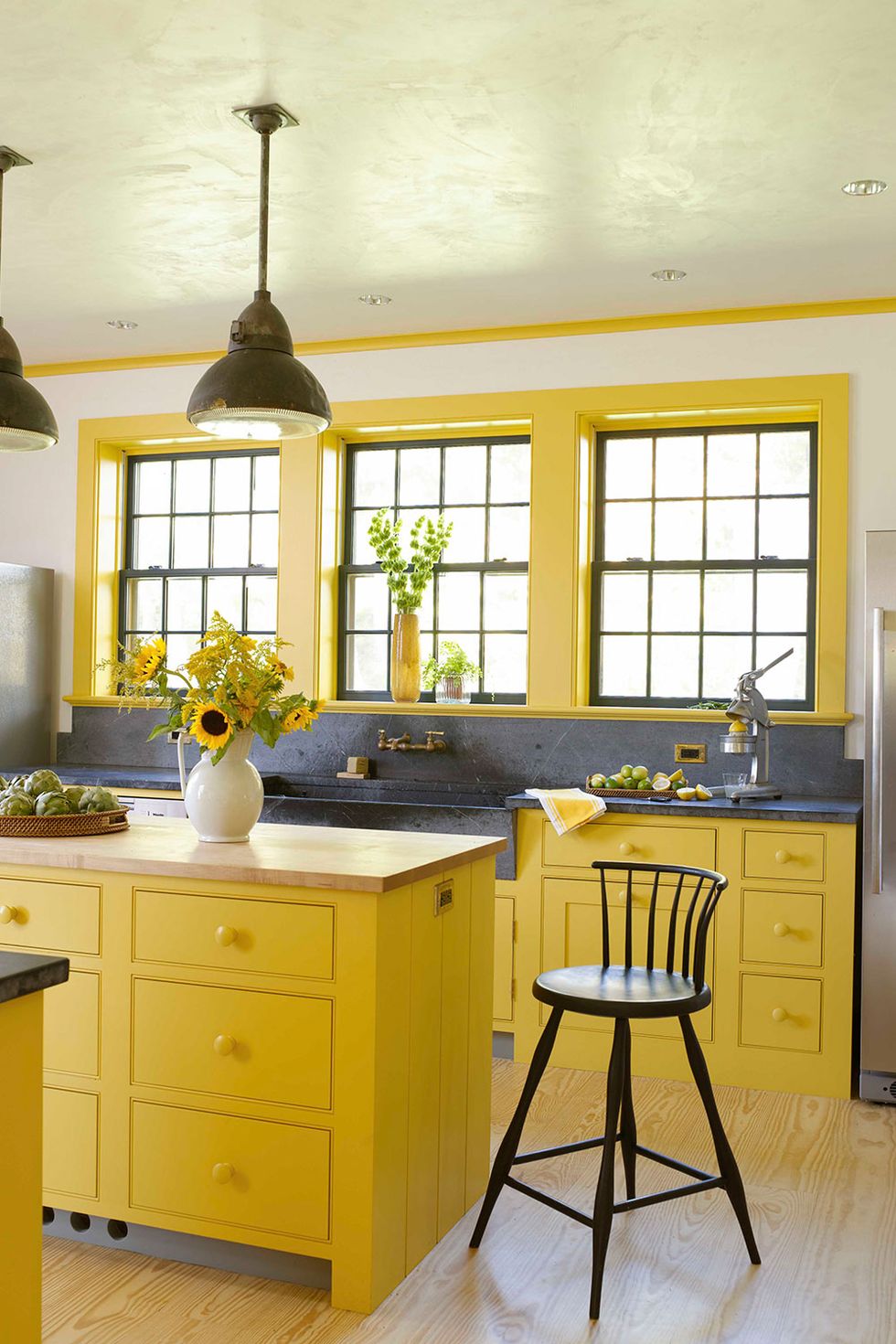 21 Yellow Kitchen Ideas Decorating Tips For Colored Kitchens