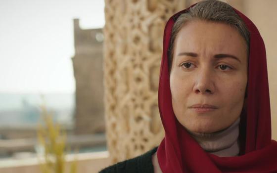 ﻿miran le ruega a su madre que regrese a la clínica para sanar su mente de una vez por todas