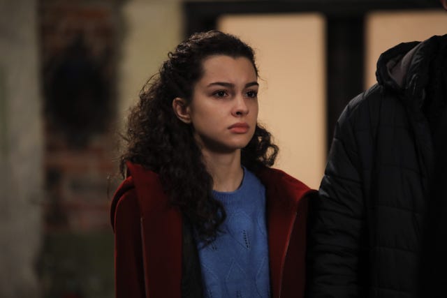 asiye se ve tentada por un ofrecimiento de sevval que podría cambiar sus vidas, mientras que sengül se venga de gönul y Ömer se enfrenta a sarp
