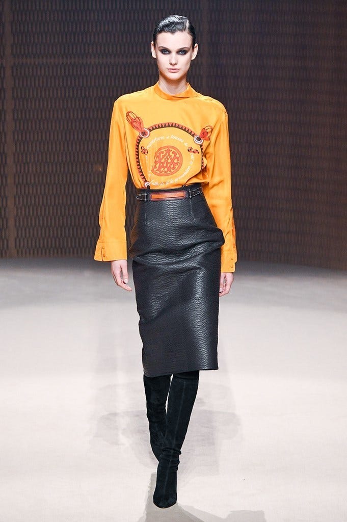 Fashion show, Fashion model, Fashion, Runway, Clothing, Yellow, Orange, Haute couture, Fashion design, Neck, 