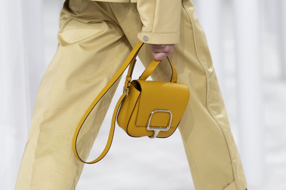 Yellow, Bag, Handbag, Fashion, Street fashion, Beige, Shoulder, Outerwear, Trench coat, Leather, 