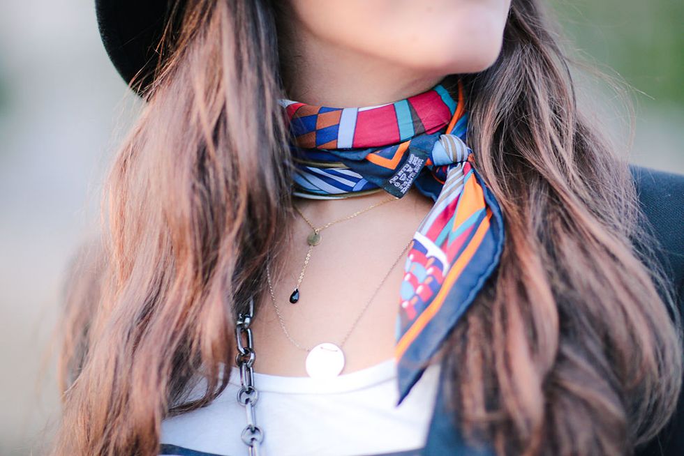 Hair, Blue, Neck, Scarf, Lip, Street fashion, Necklace, Beauty, Hairstyle, Fashion accessory, 