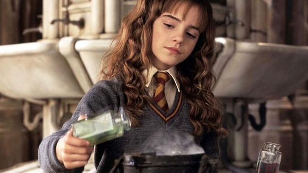 hermione granger en la pelicula harry potter y la camara secreta
